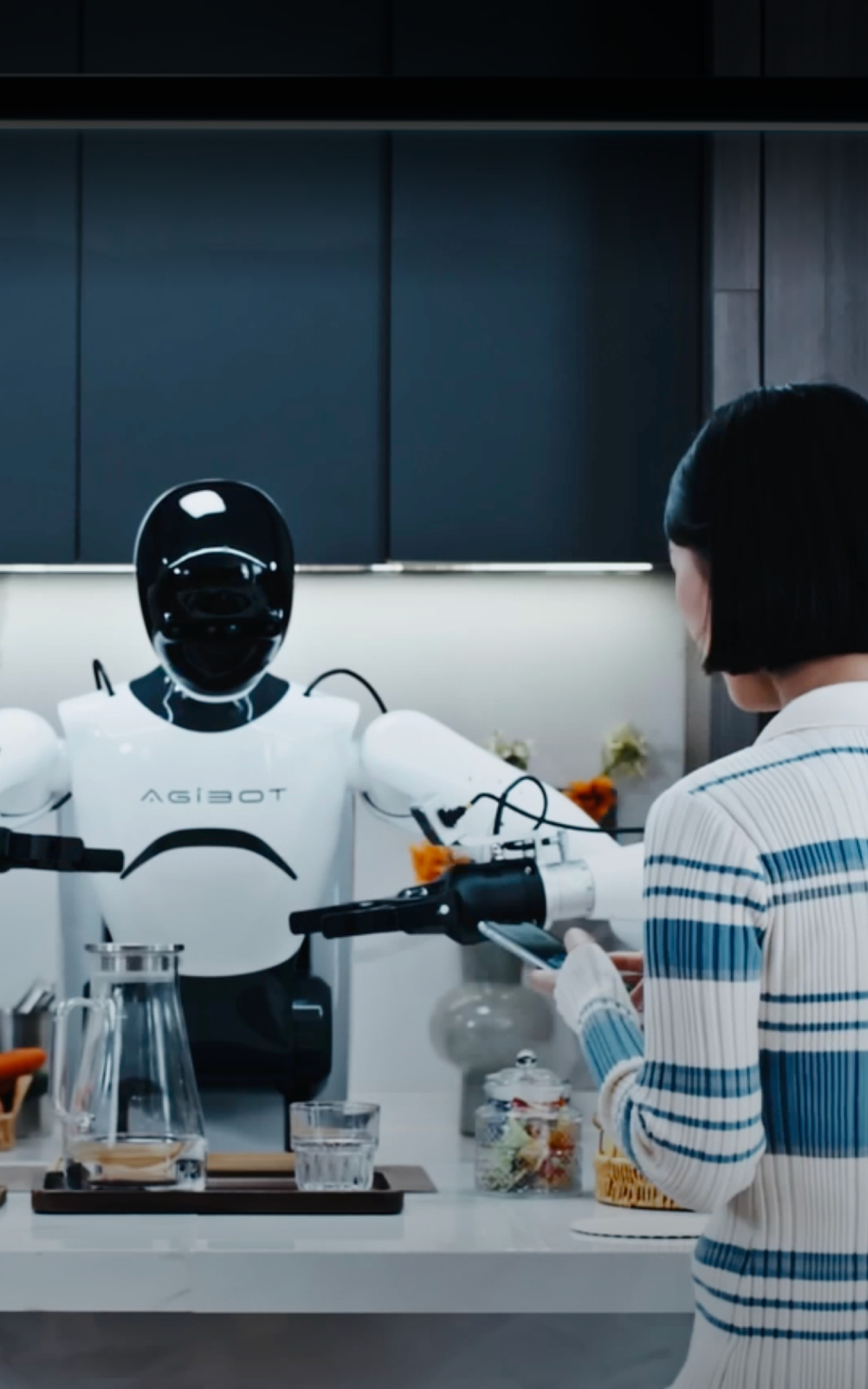 行业首款！long8龙发布具身智能一站式开发平台Genie Studio