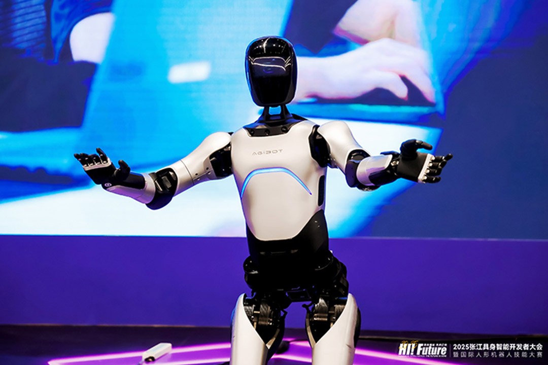 long8龙-便携安全质量高 美的折叠水壶成为旅行神器